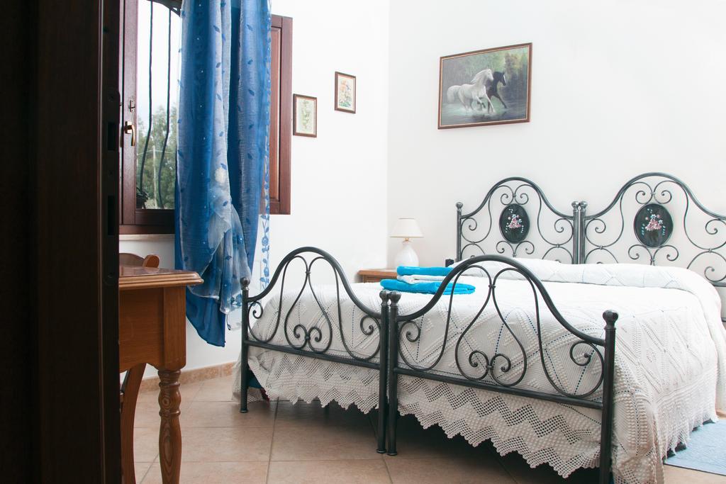 Il Vecchioliveto Di Ornella Bed & Breakfast Marrubiu Ruang foto